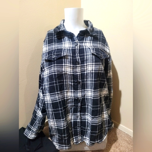Tilley Black and White Plaid Button Up Shirt - Picture 1 of 5